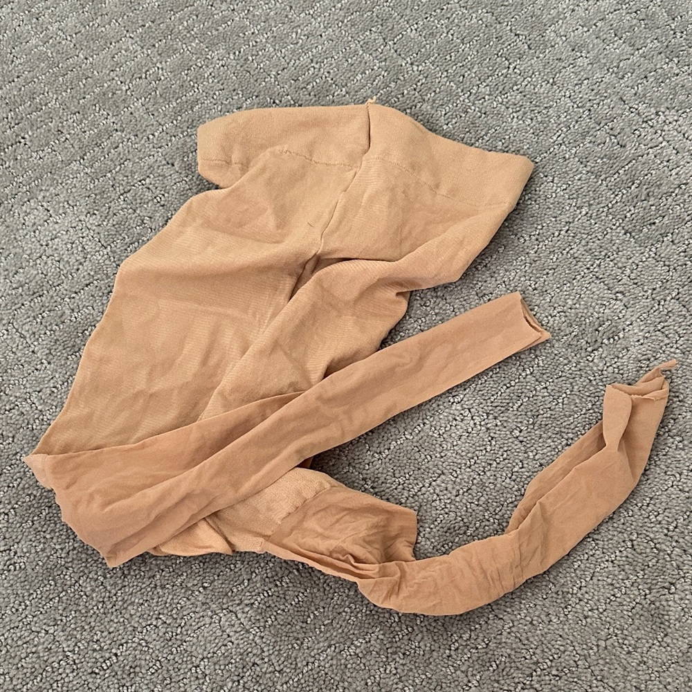 Very wellworn dance nylons - ankles